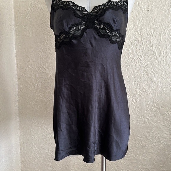 Victoria’s Secret Dark Gray Satin Black Floral Lace Slip Medium Flaws - Picture 3 of 10
